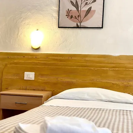 Varone Hotel 2*